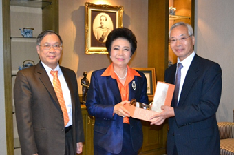 タイ国立住宅銀行(GHB)のアンカナ総裁と タイ国立住宅銀行(GHB)のアンカナ総裁と